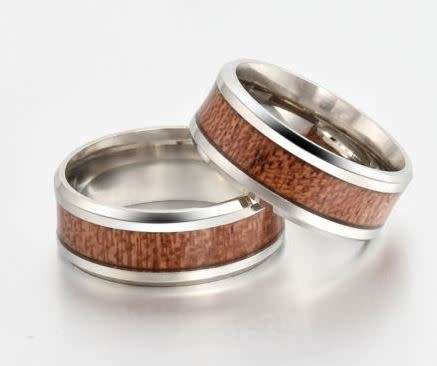 **STUNNING STAINLESS STEEL WOOD LOOK MEN'S RING**