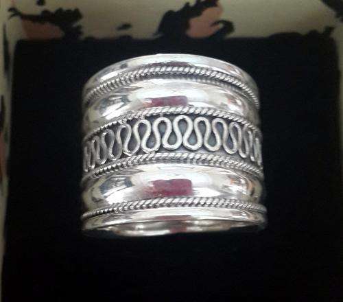 925 BROAD STERLING SILVER RING WITH DETAIL