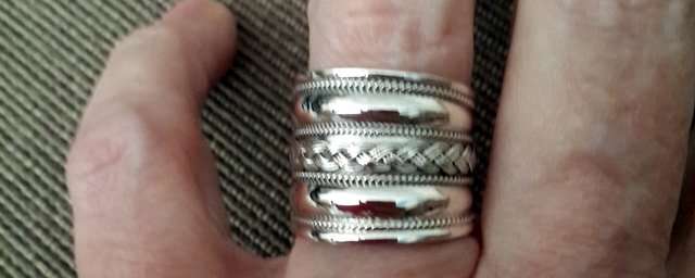 MAGNIFICENT DETAILED BROAD STERLING SILVER BAND