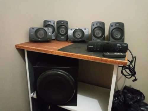 Logitech Z906 5.1 Speakers - THX Surround Sound - 500W RMS
