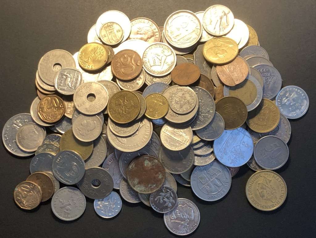Massive hoard of 161 coins from all over the world - 3 Rand each