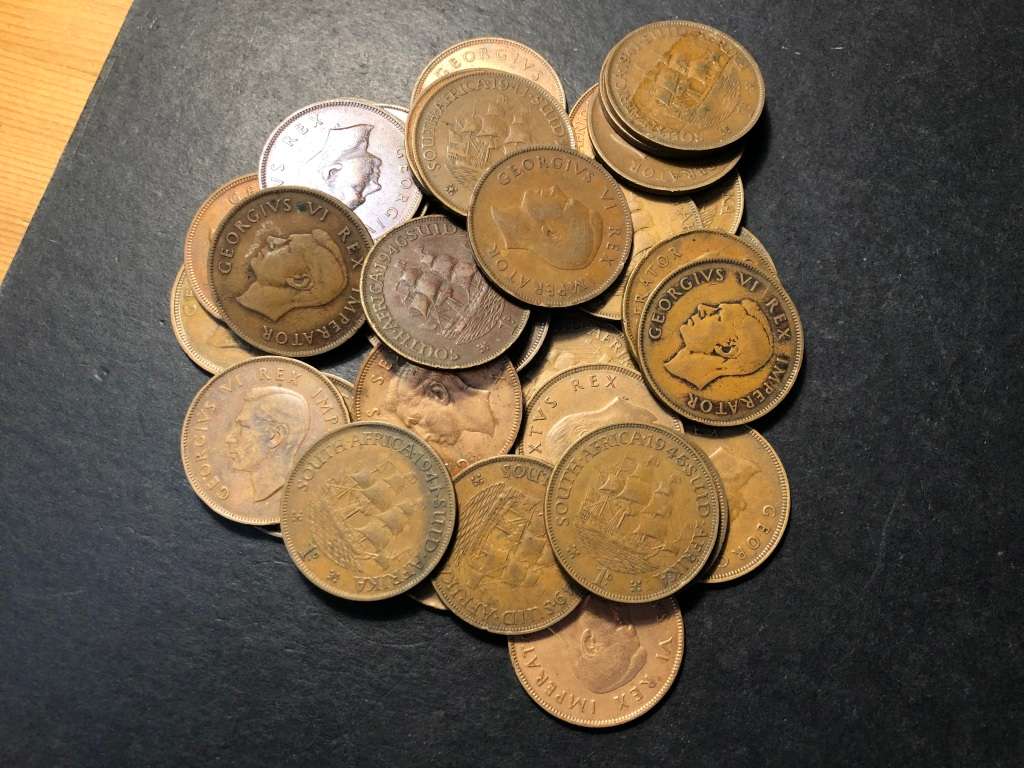 Large collection of 37 King George VI Bronze 1 penny coins - Union of South Africa
