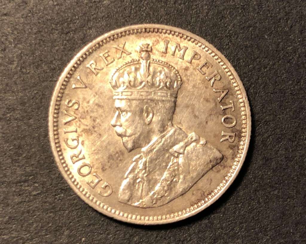 Excellent AU+ 1933 SA Union silver shilling coin - High catalogue value of R3,000 in AU alone