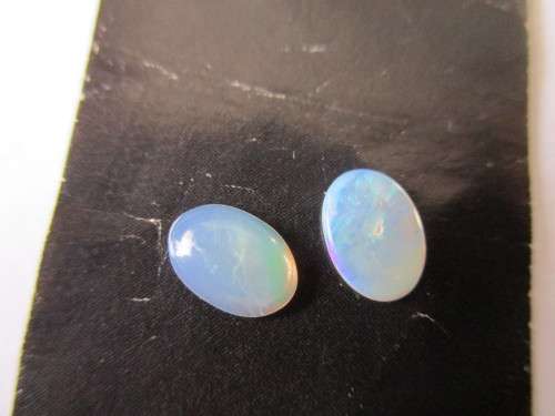 2 Pieces, 7.00 x 5.00 mm  Opals T.W. 1.05 ct.