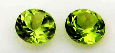 1 lot Peridot- 2 Pieces Peridot 4.00 mm round T.W 0.54 ct.  Price for both