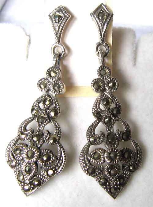 925 A pair of   -Sterling Silver & Marcasite Earrings