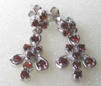 Solid -Sterling Silver and Garnets Erings