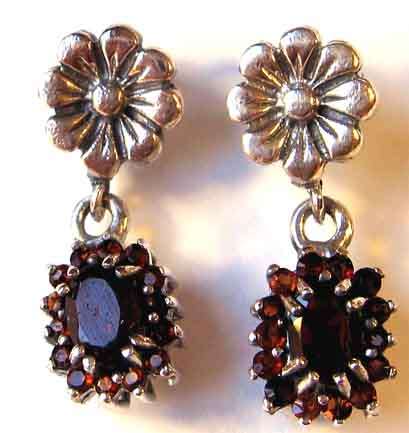 Cute, A pair of Sterling Silver and Garnets Earrings.
