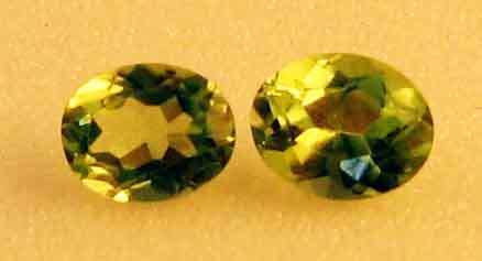 1 lot , 2 Pieces of 5.00 x 4.00 mm Oval cut Peridot , T.W. 0.81ct.