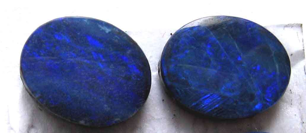1 lot, 2 piecesof 9.00 x 7.00 mm oval Doublet opal, t. w. 1.88 ct.
