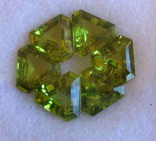 6pieces of 5.90 mm like trillion faceted cut Peridot , T. W.  4.79 ct. price/piece