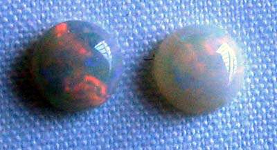 1 lot, 2 pieces 4.40mm round cut  opals , T. W. 0.42cts