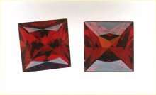 1 lot, 2 piecs of 5.20 x 5.20 mm square cut Garnets T.W. 2.06 ct.
