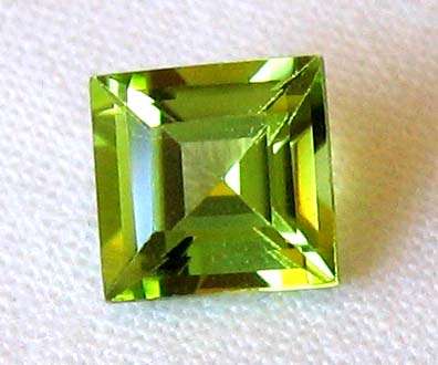 5.00 x 5.00 mm square cut Peridot 0.76 ct.