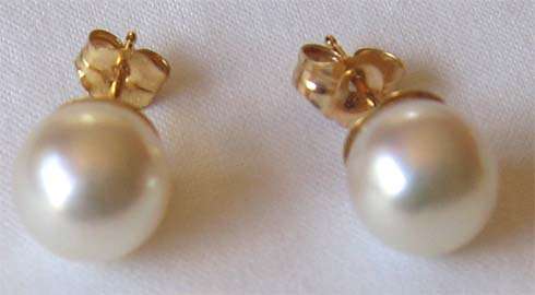 14K Gold and genuine Cultured Pearls Earrings/ Studs