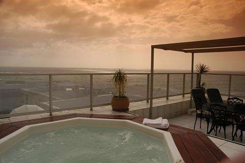 The Peninsula Sea Point, Cape town,25-31 DEC 2013    7 days / 6 nights acomodation