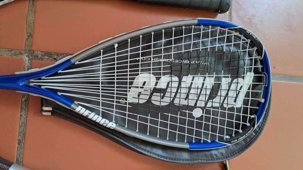 8 Squash racquets