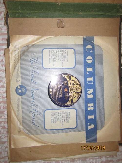 Vintage Columbia Record Album with more than 30 78rpm records