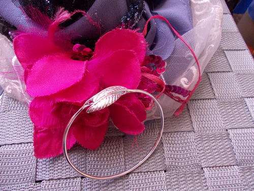 Beautiful 925 Sterling Silver Leaf Design Bangle