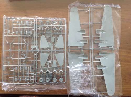 1/72 Academy Boeing B-17 F Flying Fortress "Memphis Belle"