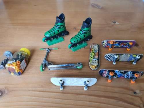 Finger rollerblades, scooter and skateboards plus parts.