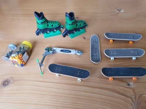 Finger rollerblades, scooter and skateboards plus parts.