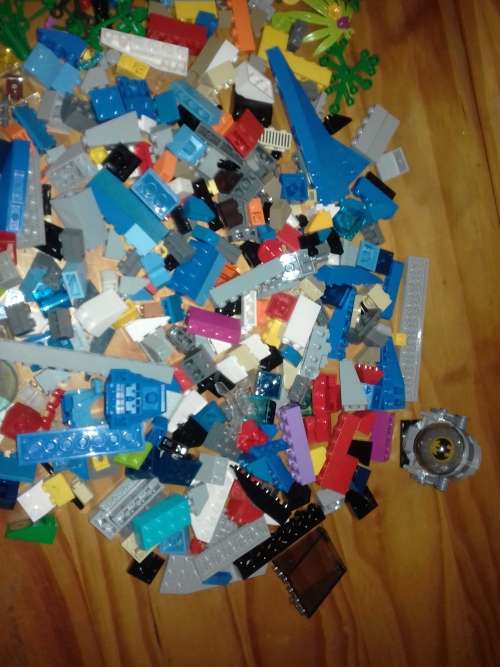 Large Mixed Lot of LEGO bricks, pieces and minifigs
