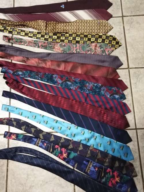 Lot of vintage ties. Bid per tie to take the lot! All in excellent condition!