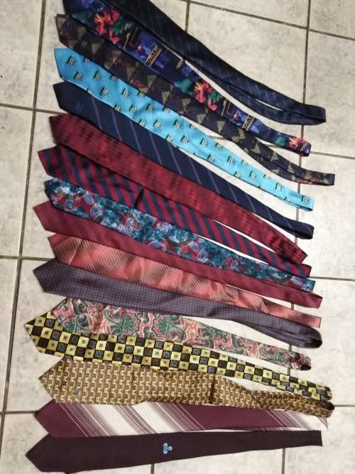 Lot of vintage ties. Bid per tie to take the lot! All in excellent condition!