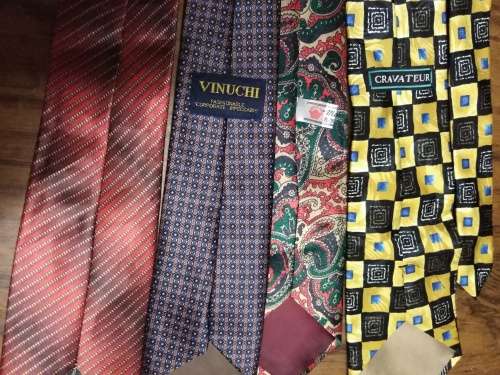 Lot of vintage ties. Bid per tie to take the lot! All in excellent condition!