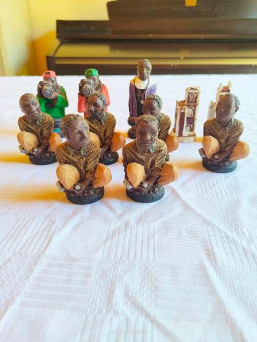 11 very collectable chess pieces from the Nelson Mandela chess set by Gala Starr CC