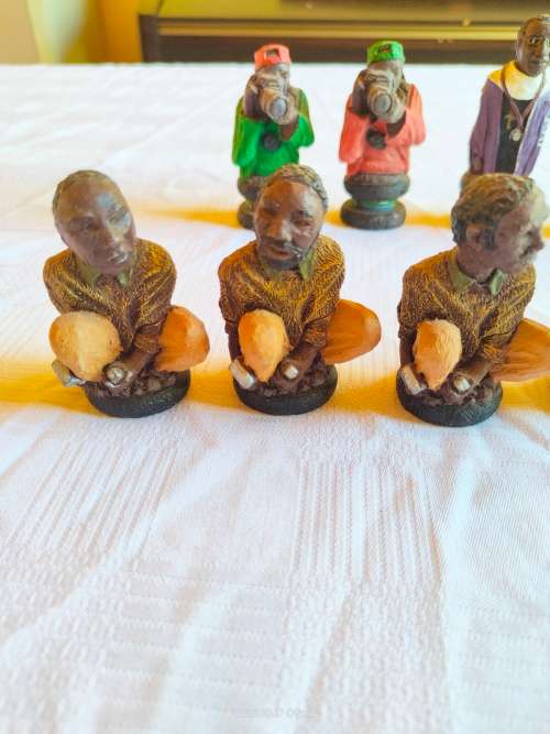 11 very collectable chess pieces from the Nelson Mandela chess set by Gala Starr CC