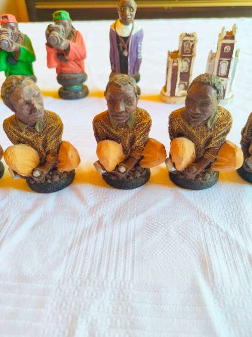 11 very collectable chess pieces from the Nelson Mandela chess set by Gala Starr CC