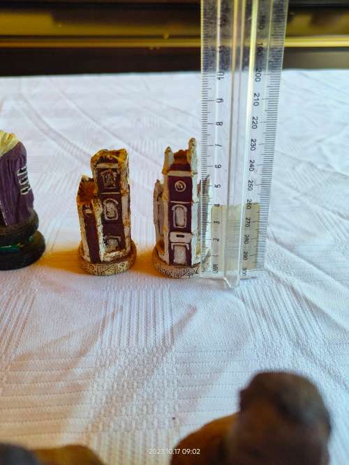 11 very collectable chess pieces from the Nelson Mandela chess set by Gala Starr CC