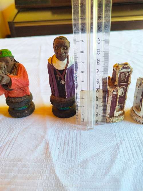 11 very collectable chess pieces from the Nelson Mandela chess set by Gala Starr CC
