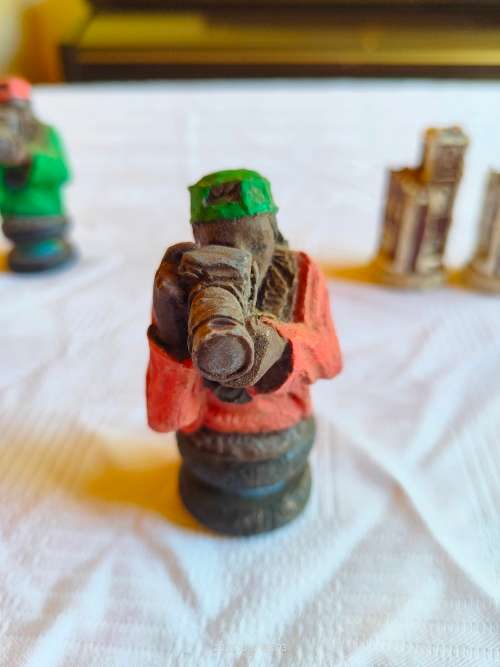 11 very collectable chess pieces from the Nelson Mandela chess set by Gala Starr CC