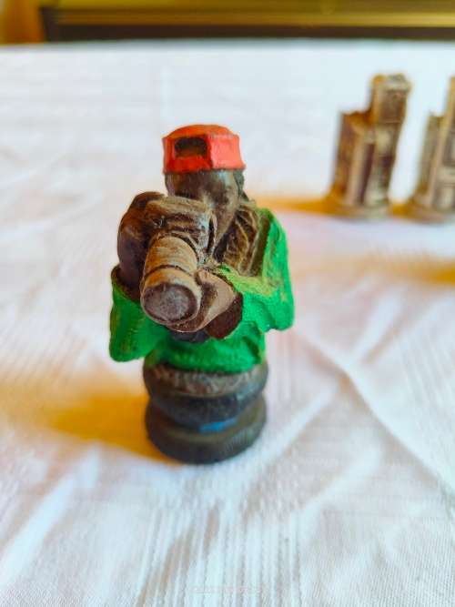 11 very collectable chess pieces from the Nelson Mandela chess set by Gala Starr CC