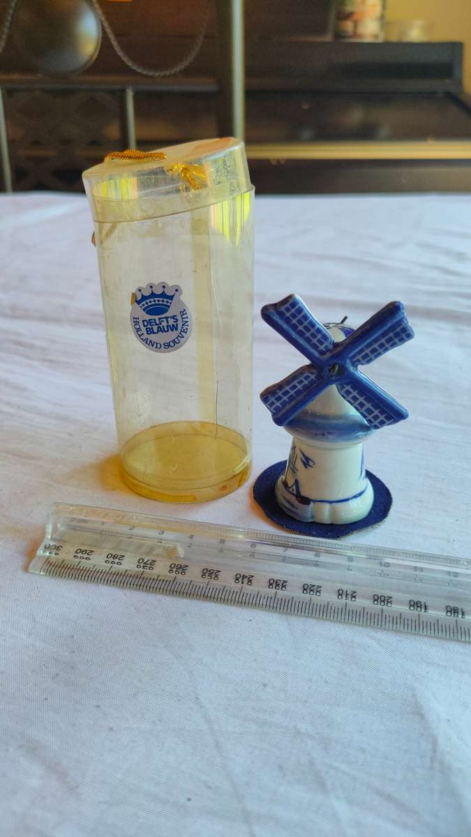 Now On R1 auction - Vintage Delft`s Blauw windmill ornament