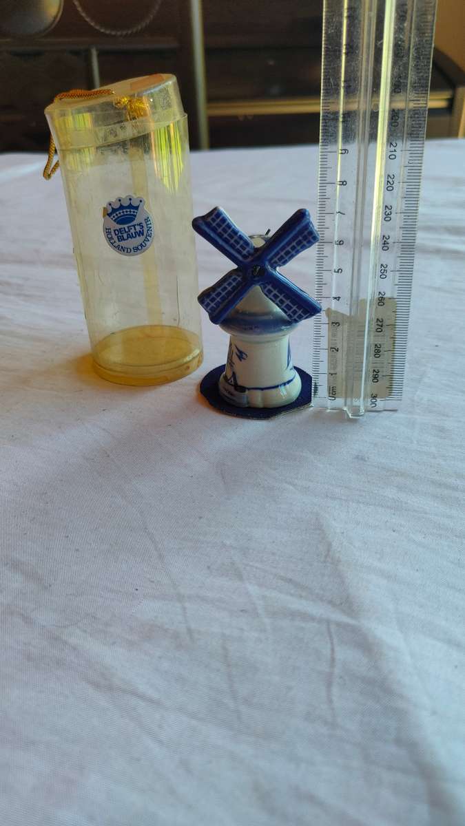 Now On R1 auction - Vintage Delft`s Blauw windmill ornament