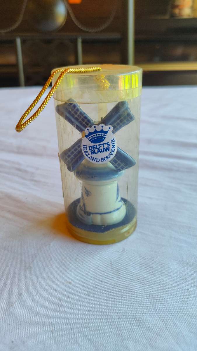 Now On R1 auction - Vintage Delft`s Blauw windmill ornament