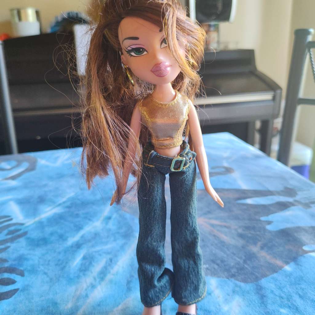 Collectable (and discontinued) Bratz doll (circa 2001) with one extra pair of shoes