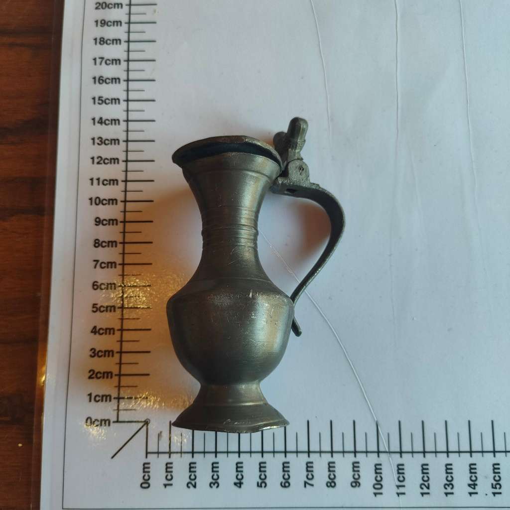 Holland pewter syrup carafe with lid