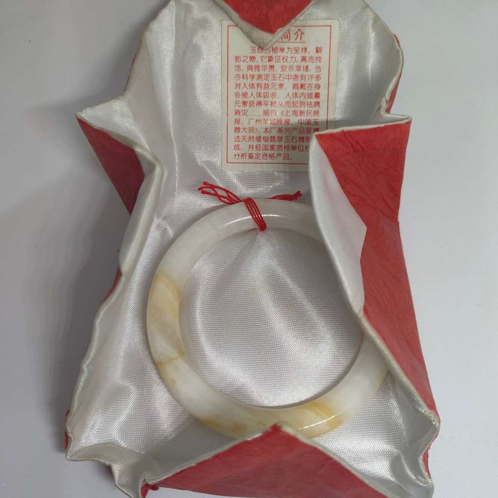 Stunning white Burmese Jadeite bangle - 45.6g