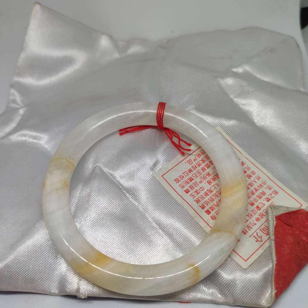 Stunning white Burmese Jadeite bangle - 45.6g