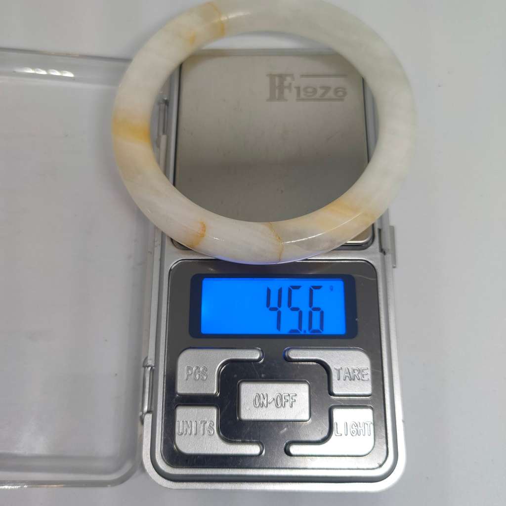 Stunning white Burmese Jadeite bangle - 45.6g