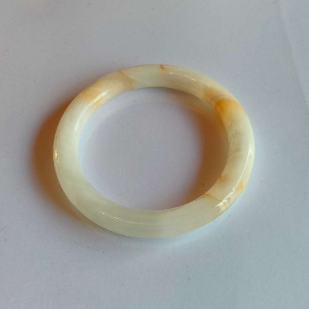 Stunning white Burmese Jadeite bangle - 45.6g