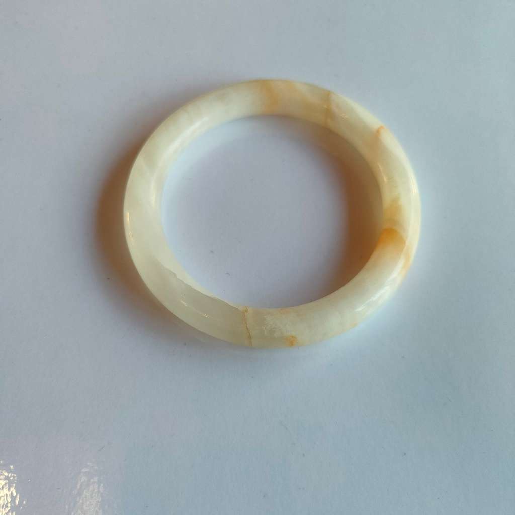 Stunning white Burmese Jadeite bangle - 45.6g