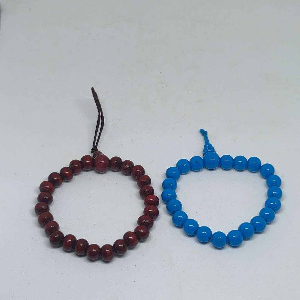 2 beaded bracelets on auction