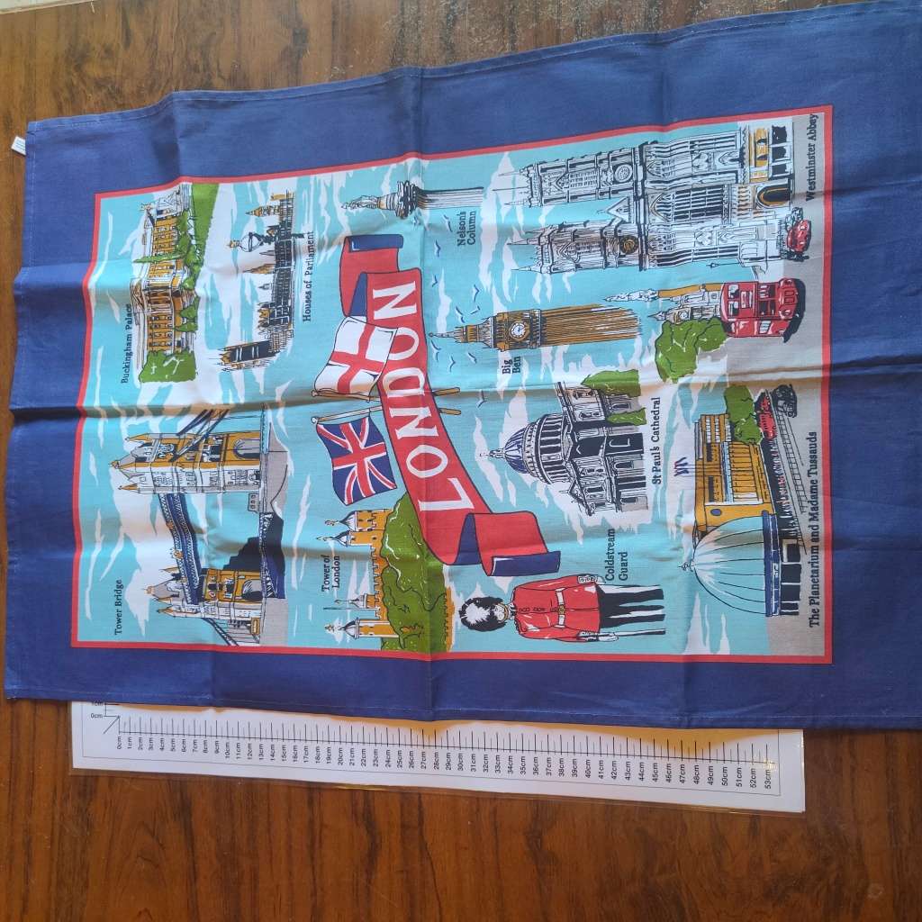 Beautiful vintage London souvenir tea towel
