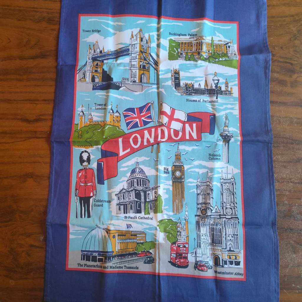 Beautiful vintage London souvenir tea towel